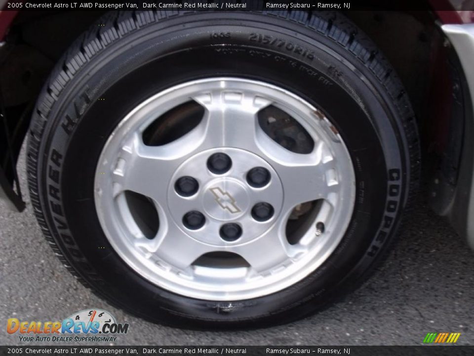 2005 Chevrolet Astro LT AWD Passenger Van Wheel Photo #20
