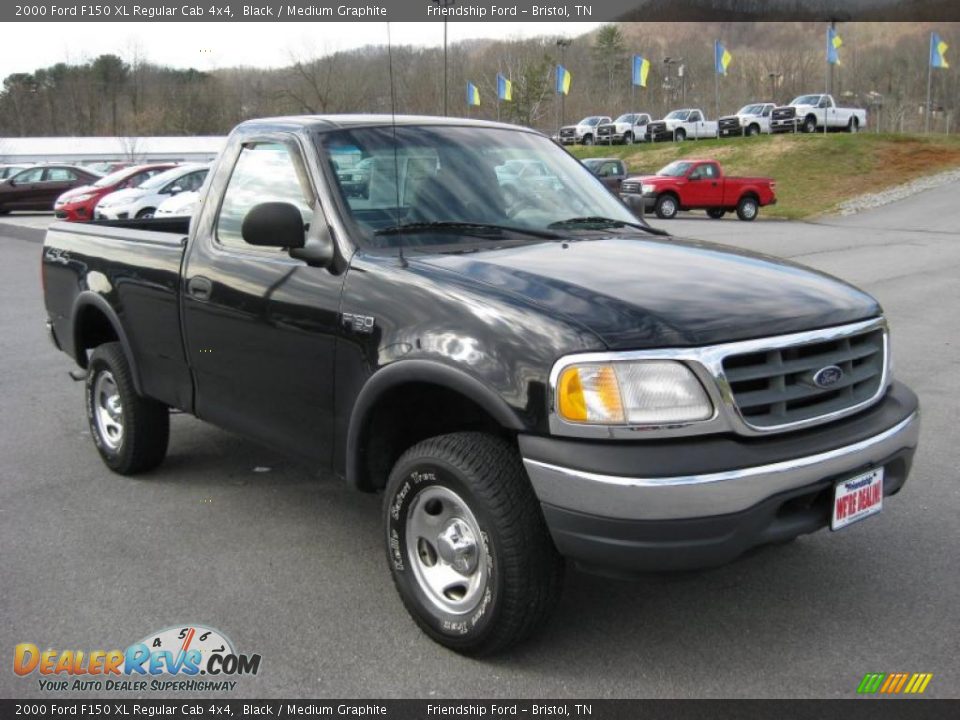 2000 Ford F150 XL Regular Cab 4x4 Black / Medium Graphite Photo #4