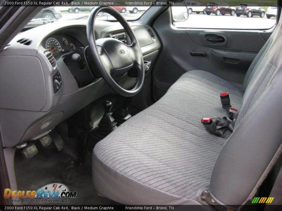 Medium Graphite Interior - 2000 Ford F150 XL Regular Cab 4x4 Photo #13