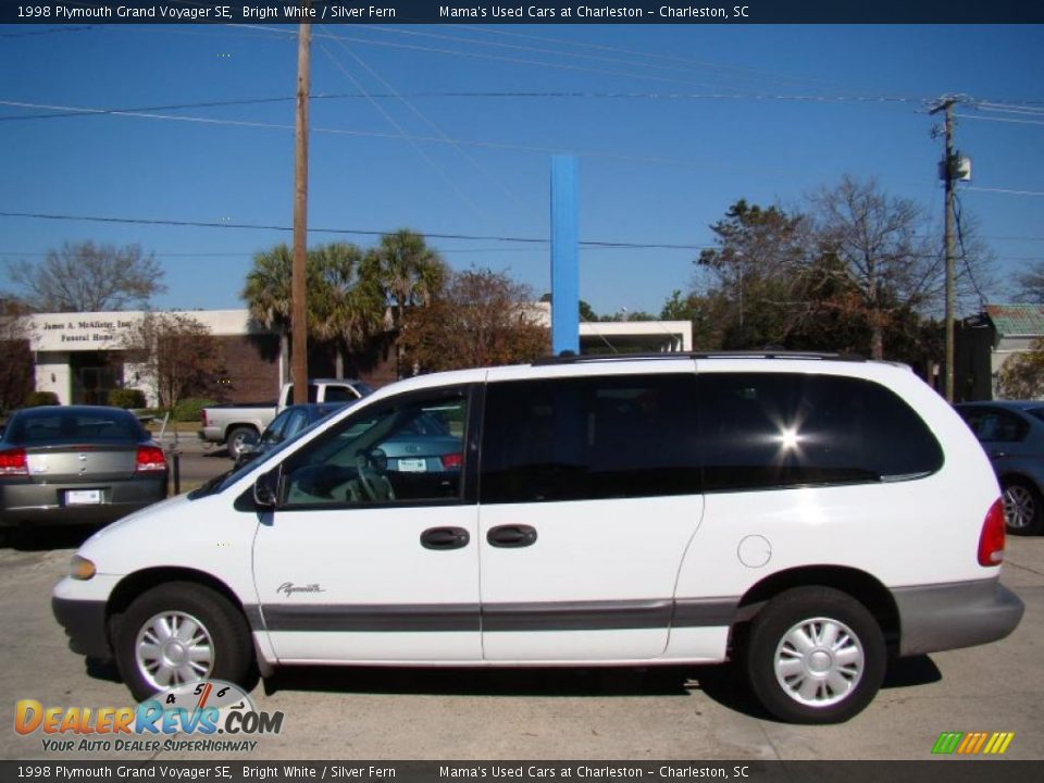 1998 Plymouth Grand Voyager SE Bright White / Silver Fern Photo #5