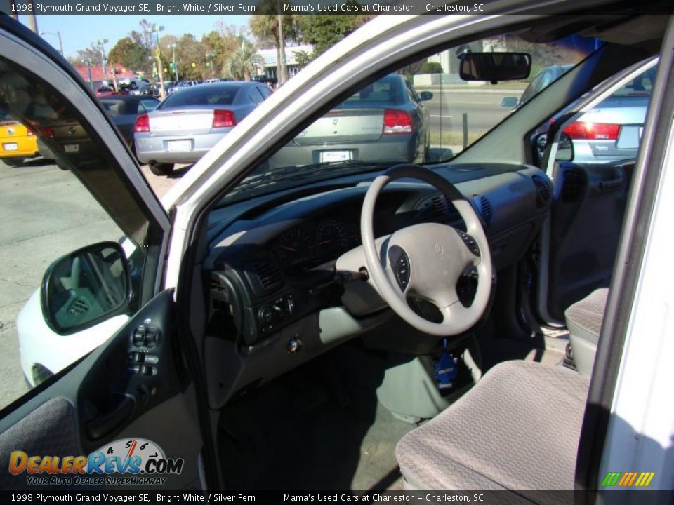 1998 Plymouth Grand Voyager SE Bright White / Silver Fern Photo #9