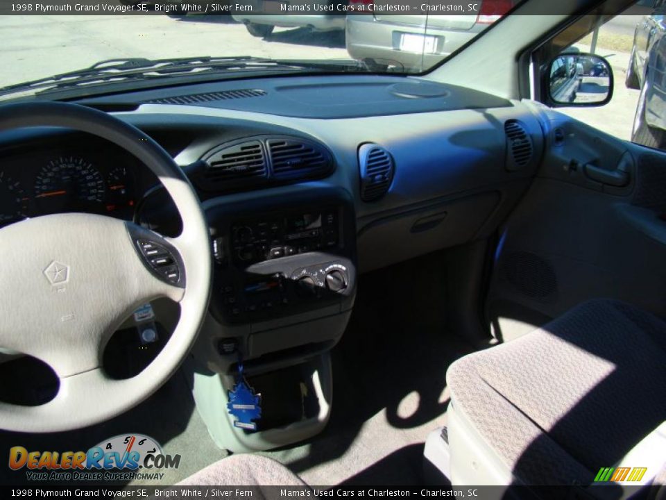 1998 Plymouth Grand Voyager SE Bright White / Silver Fern Photo #19