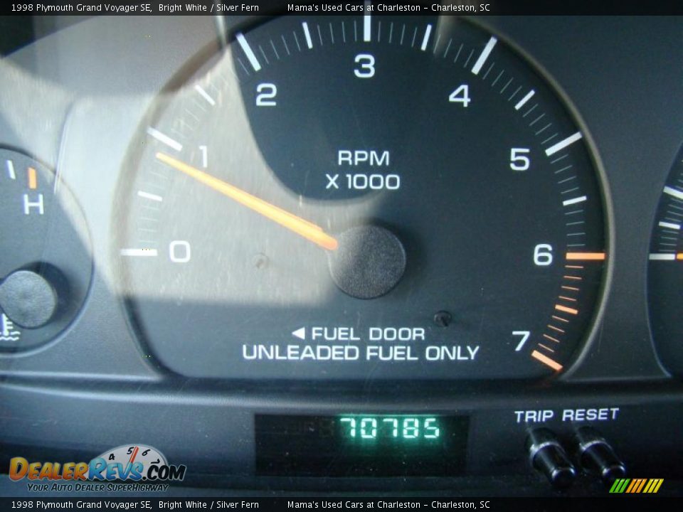 1998 Plymouth Grand Voyager SE Bright White / Silver Fern Photo #27