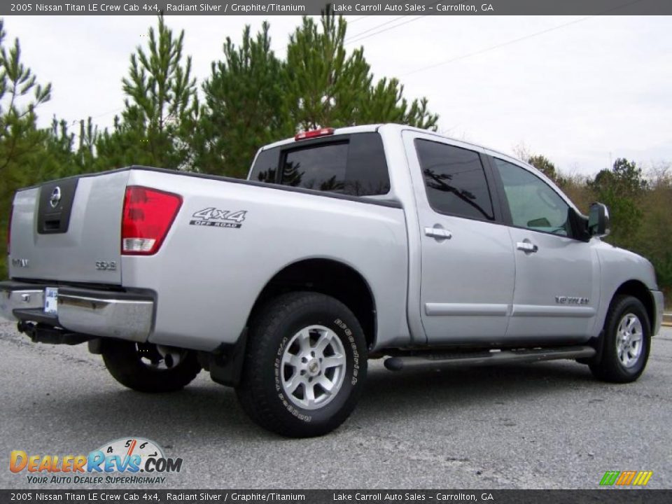 2005 Nissan Titan LE Crew Cab 4x4 Radiant Silver / Graphite/Titanium Photo #3