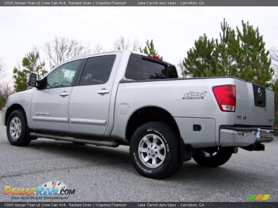 2005 Nissan Titan LE Crew Cab 4x4 Radiant Silver / Graphite/Titanium Photo #4