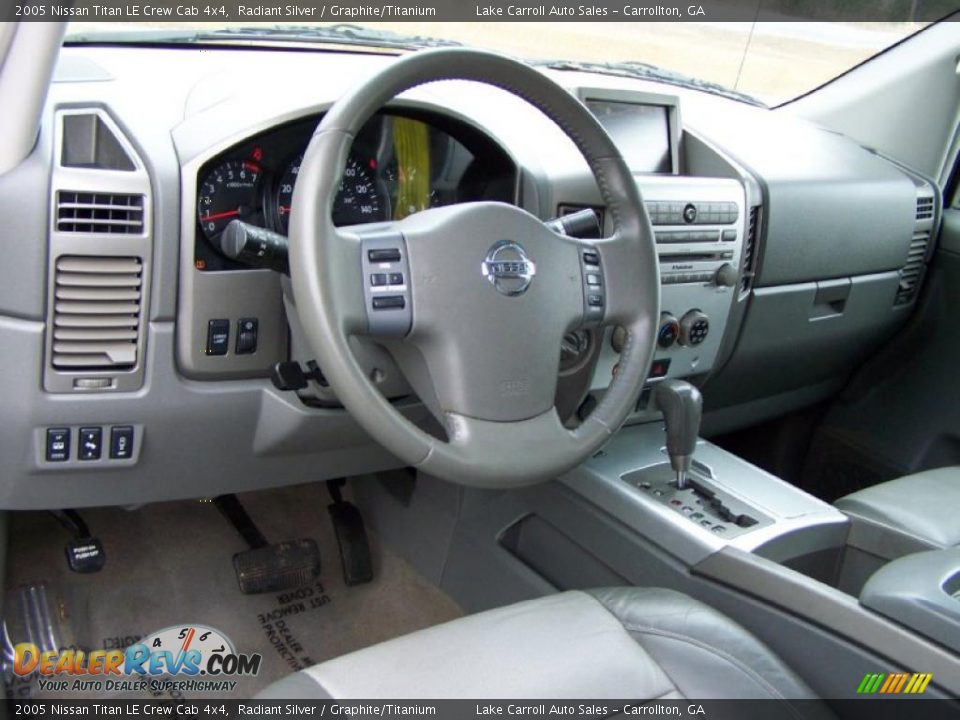 Graphite/Titanium Interior - 2005 Nissan Titan LE Crew Cab 4x4 Photo #5