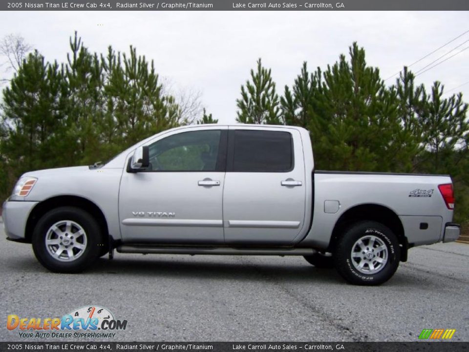 2005 Nissan Titan LE Crew Cab 4x4 Radiant Silver / Graphite/Titanium Photo #12