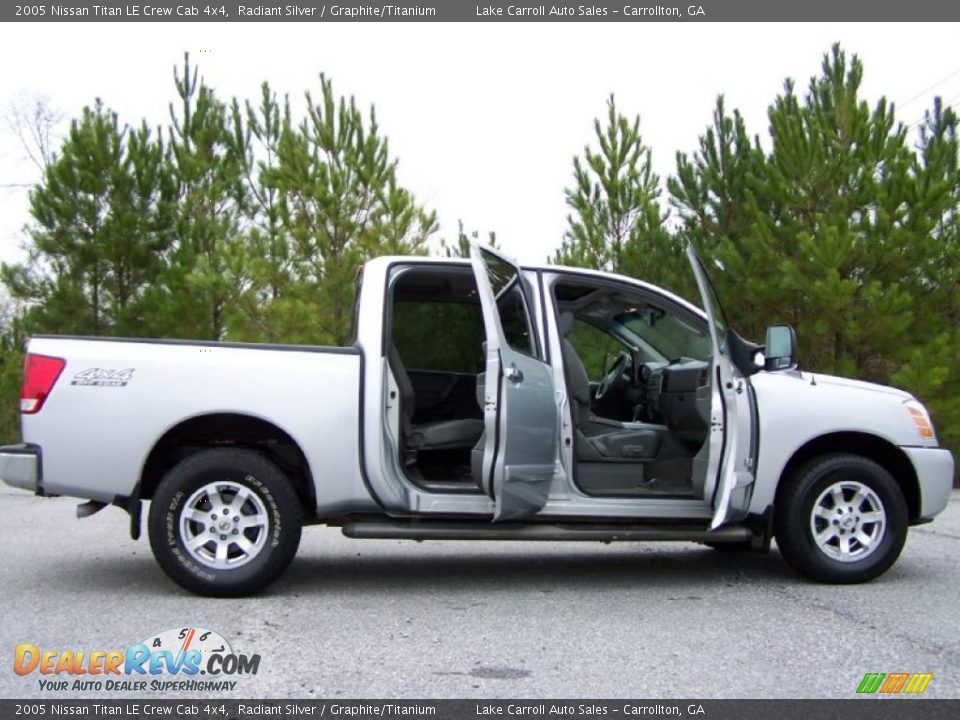 Radiant Silver 2005 Nissan Titan LE Crew Cab 4x4 Photo #13