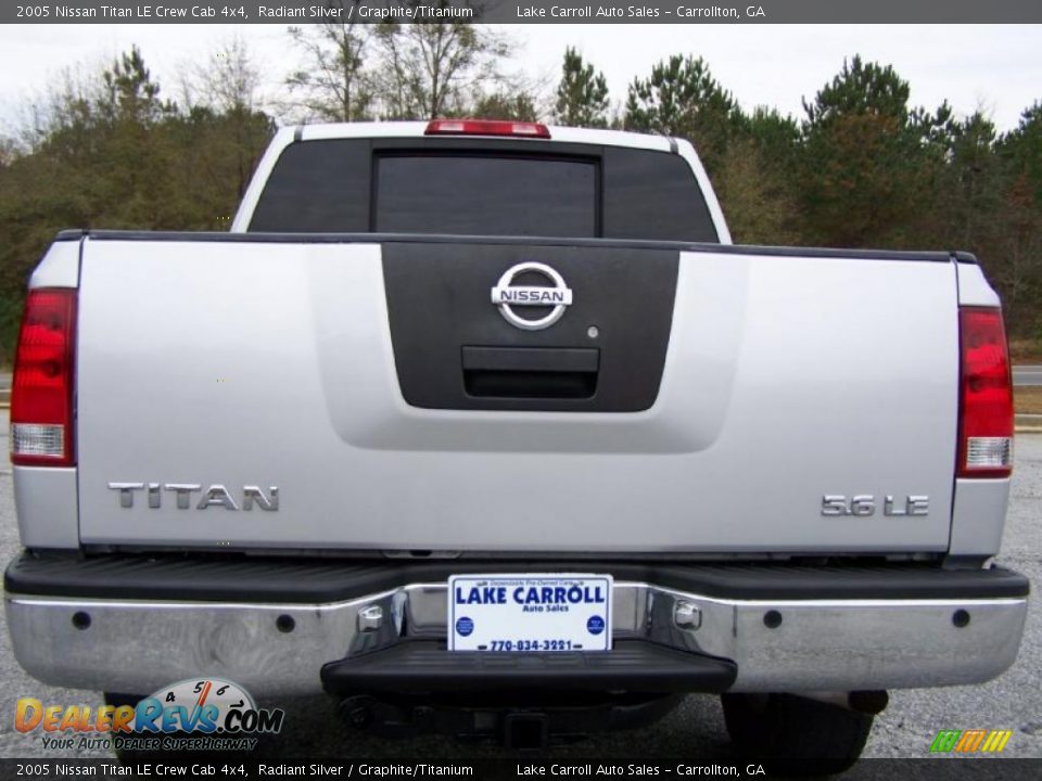 2005 Nissan Titan LE Crew Cab 4x4 Radiant Silver / Graphite/Titanium Photo #15