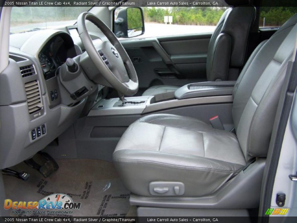 Graphite/Titanium Interior - 2005 Nissan Titan LE Crew Cab 4x4 Photo #21