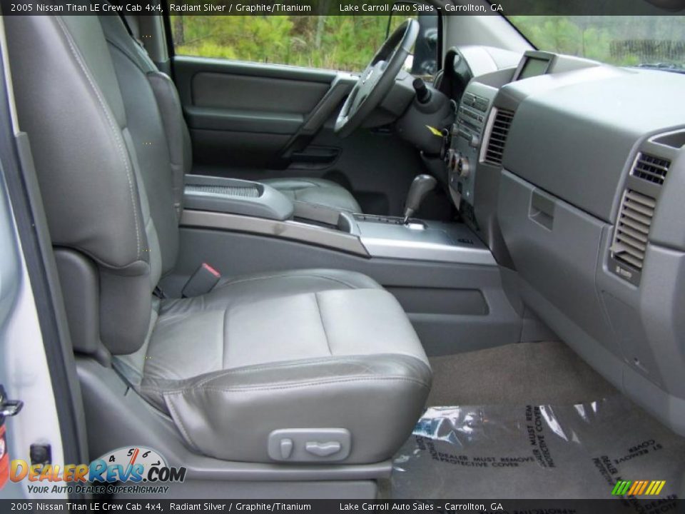 Graphite/Titanium Interior - 2005 Nissan Titan LE Crew Cab 4x4 Photo #22