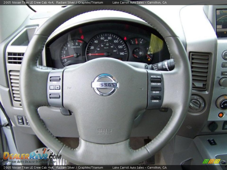 2005 Nissan Titan LE Crew Cab 4x4 Steering Wheel Photo #23