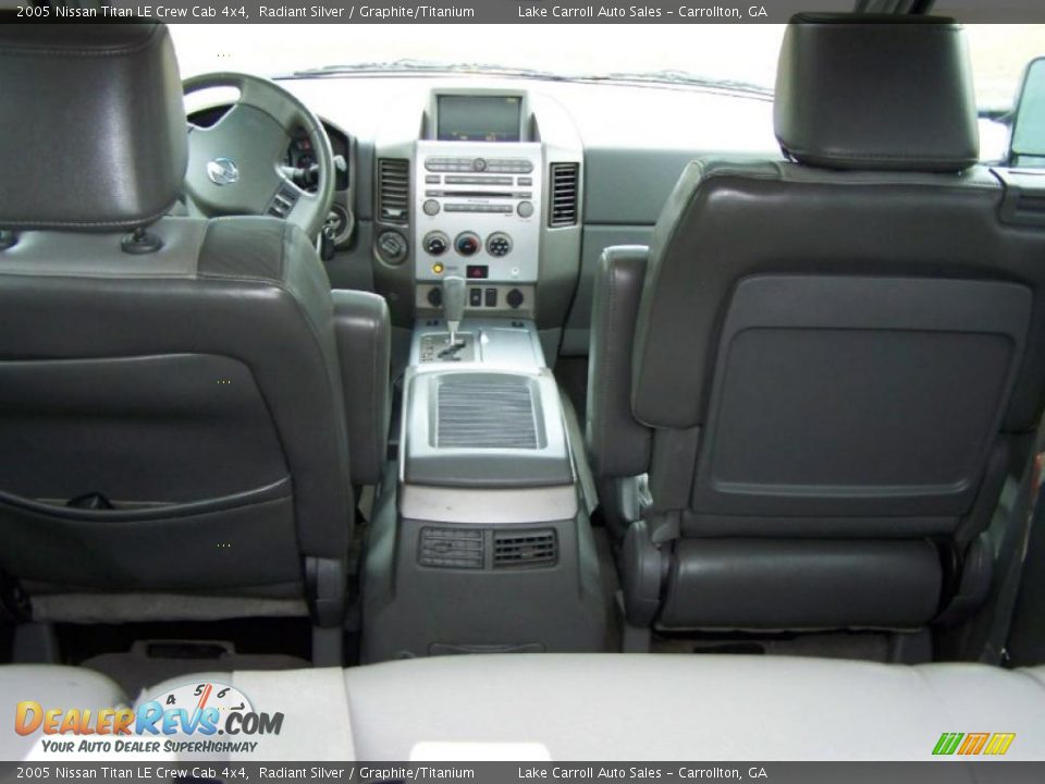 Graphite/Titanium Interior - 2005 Nissan Titan LE Crew Cab 4x4 Photo #24