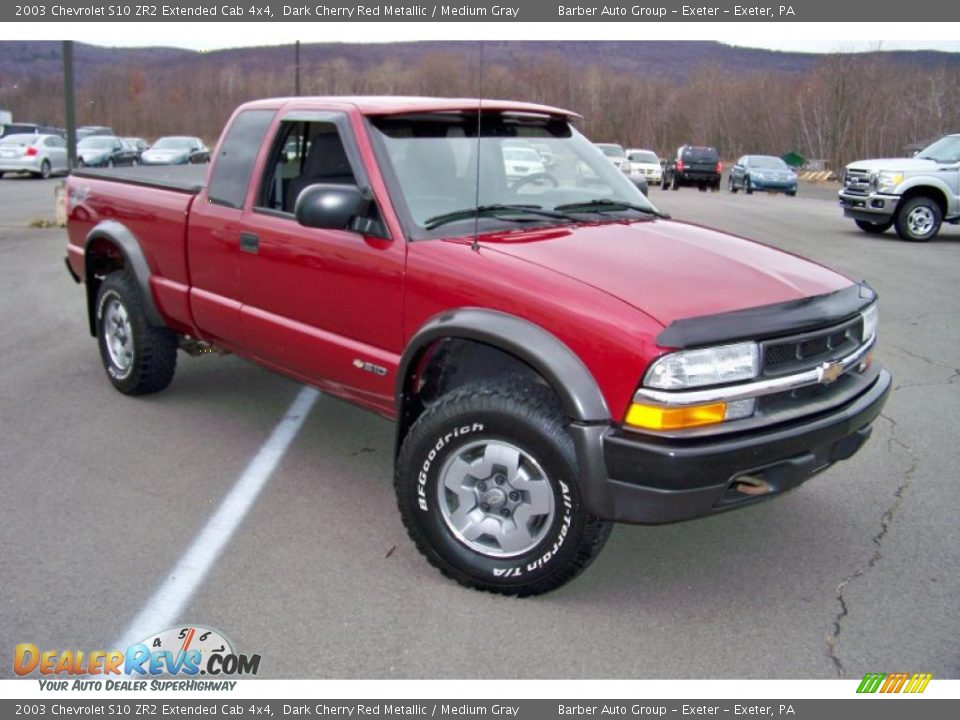 Front 3/4 View of 2003 Chevrolet S10 ZR2 Extended Cab 4x4 Photo #3