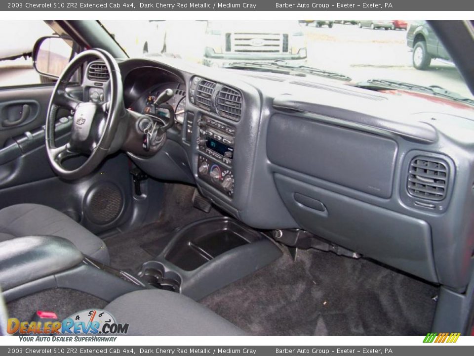 Dashboard of 2003 Chevrolet S10 ZR2 Extended Cab 4x4 Photo #15