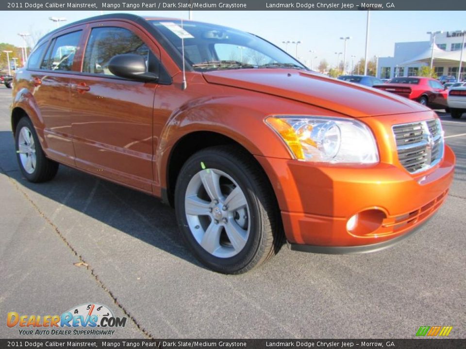 Front 3/4 View of 2011 Dodge Caliber Mainstreet Photo #4