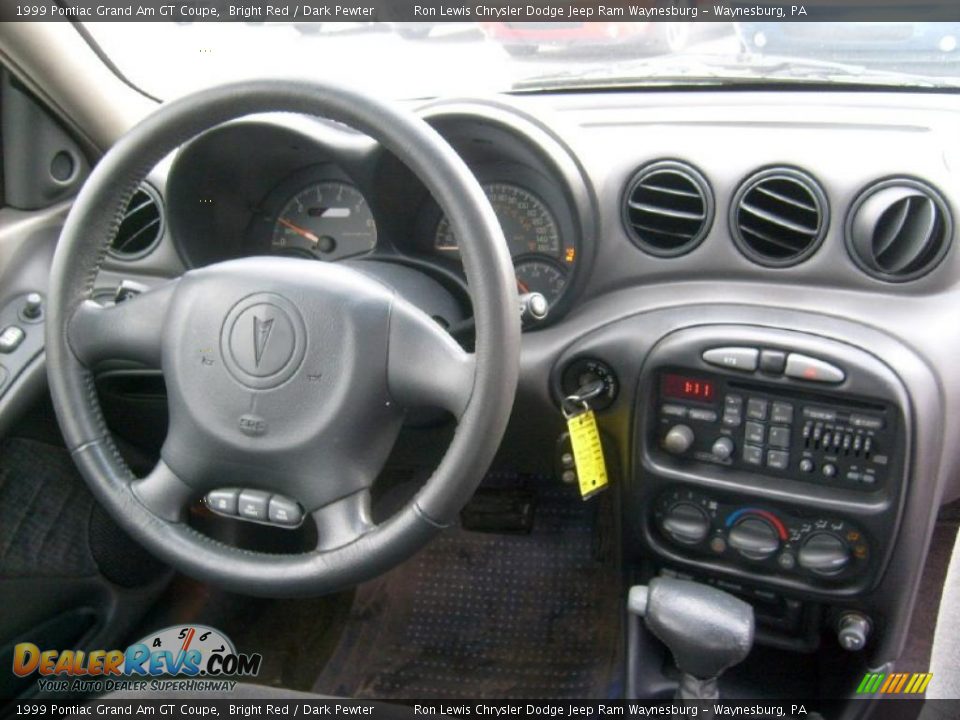 Dashboard of 1999 Pontiac Grand Am GT Coupe Photo #16