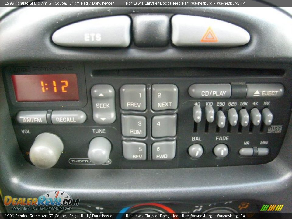 Controls of 1999 Pontiac Grand Am GT Coupe Photo #24