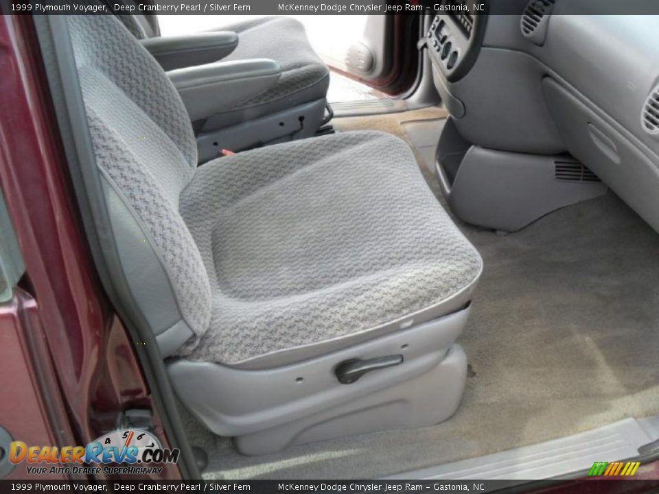 1999 Plymouth Voyager Deep Cranberry Pearl / Silver Fern Photo #18