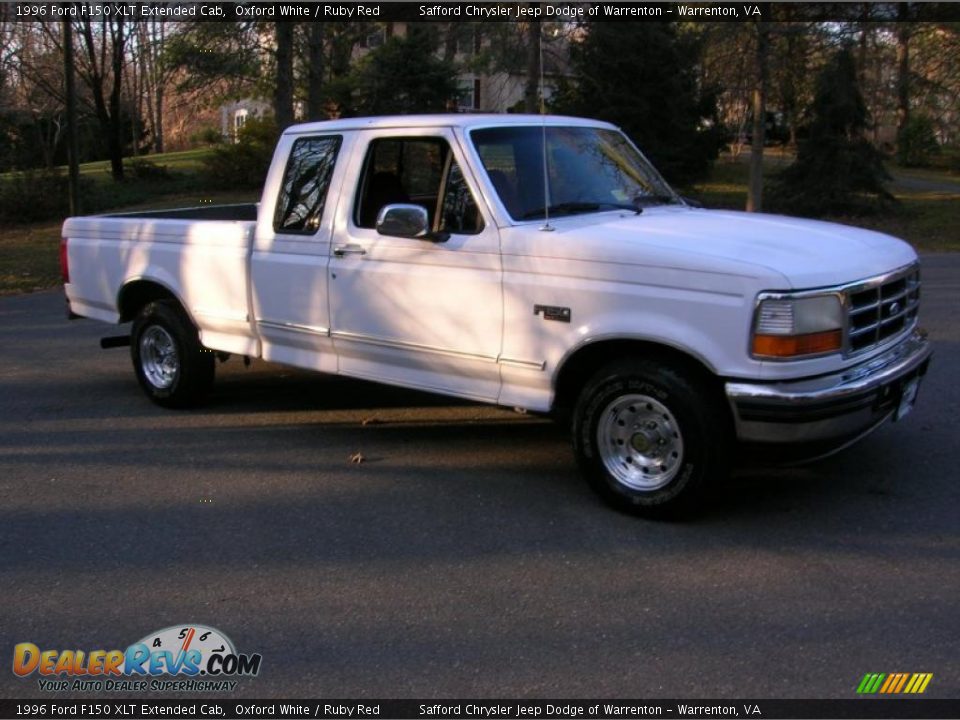1996 Ford F150 XLT Extended Cab Oxford White / Ruby Red Photo #2