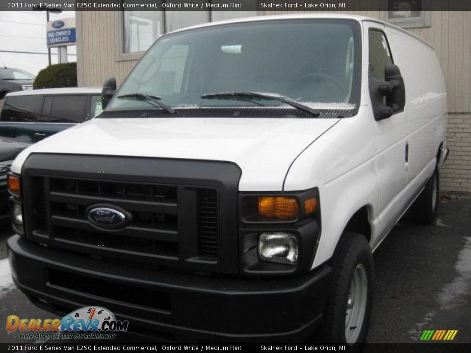 2011 Ford E Series Van E250 Extended Commercial Oxford White / Medium Flint Photo #7