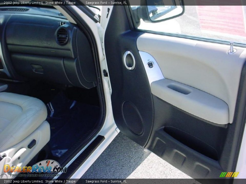2002 Jeep Liberty Limited Stone White / Taupe Photo #19