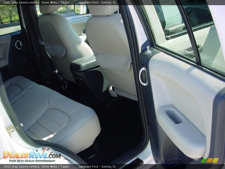 2002 Jeep Liberty Limited Stone White / Taupe Photo #21