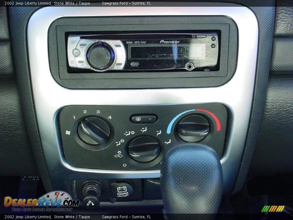 2002 Jeep Liberty Limited Stone White / Taupe Photo #24