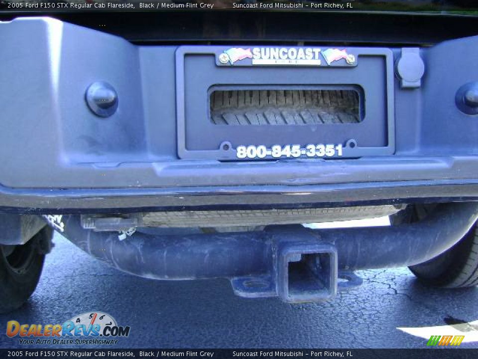 2005 Ford F150 STX Regular Cab Flareside Black / Medium Flint Grey Photo #13