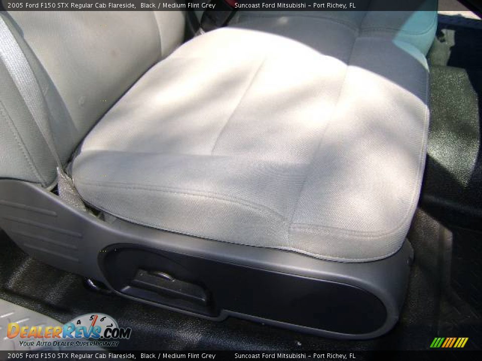 2005 Ford F150 STX Regular Cab Flareside Black / Medium Flint Grey Photo #25