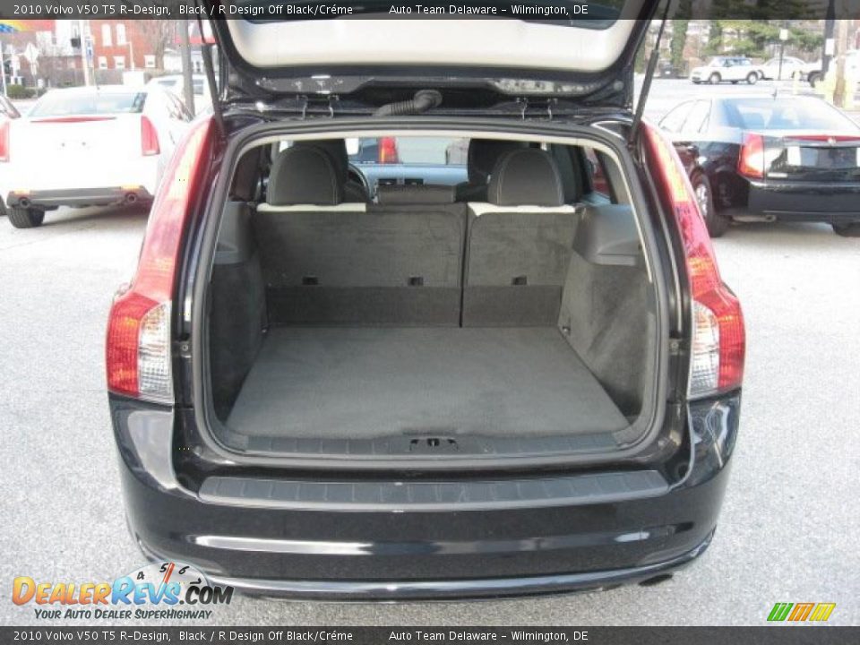 2010 Volvo V50 T5 R-Design Trunk Photo #8