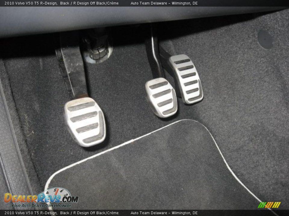 Controls of 2010 Volvo V50 T5 R-Design Photo #20