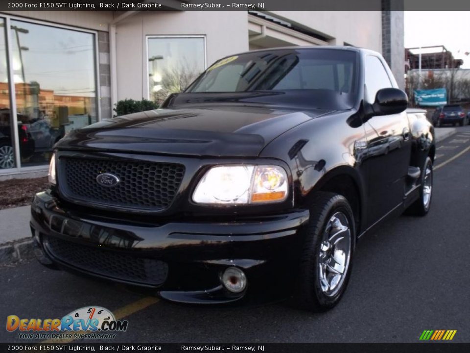 Front 3/4 View of 2000 Ford F150 SVT Lightning Photo #1