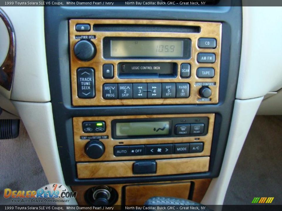 Controls of 1999 Toyota Solara SLE V6 Coupe Photo #15