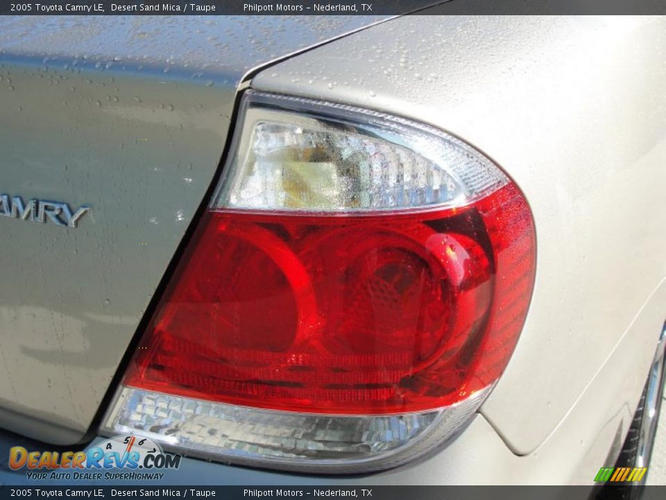 2005 Toyota Camry LE Desert Sand Mica / Taupe Photo #18