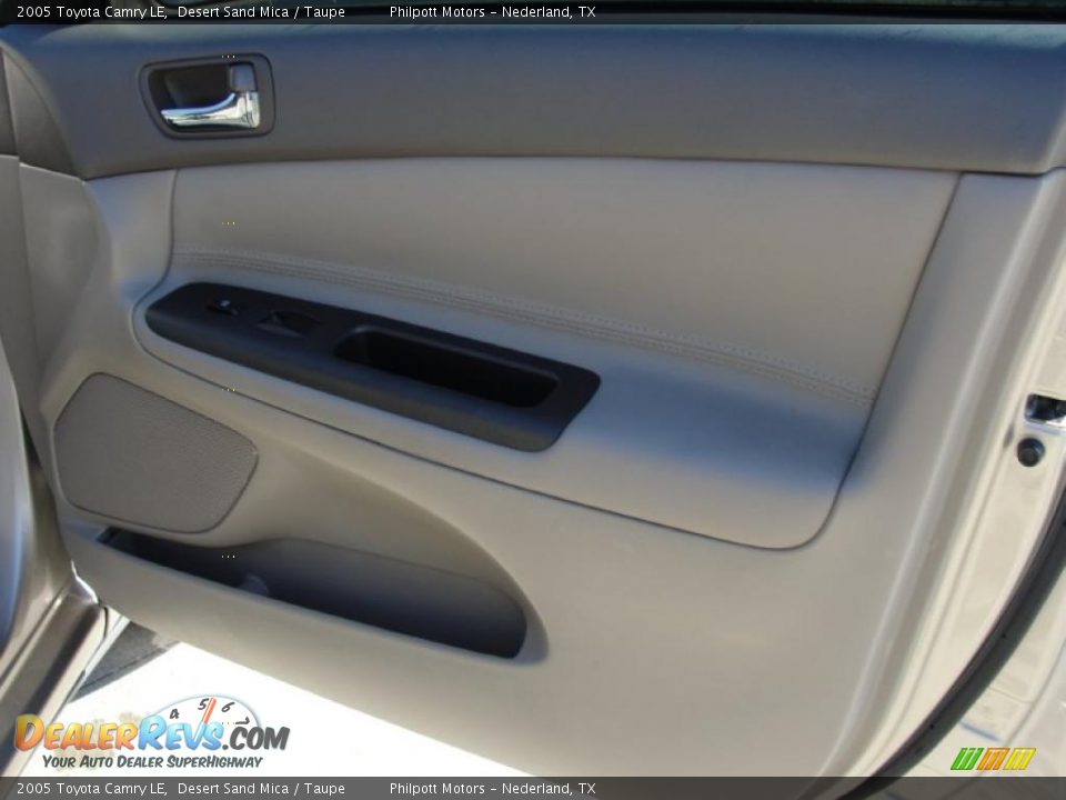2005 Toyota Camry LE Desert Sand Mica / Taupe Photo #22
