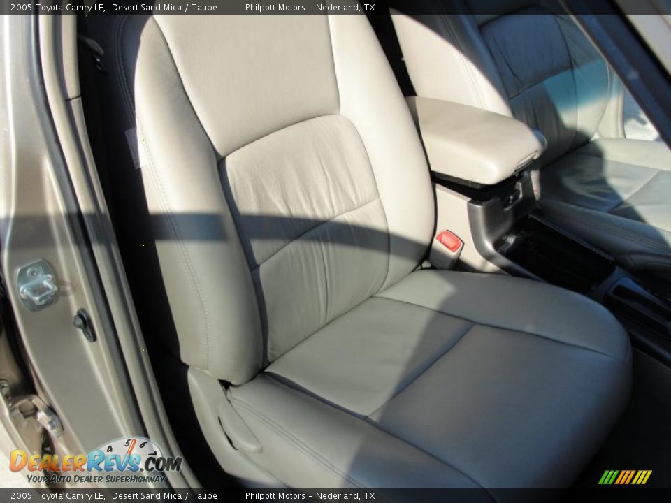 2005 Toyota Camry LE Desert Sand Mica / Taupe Photo #24
