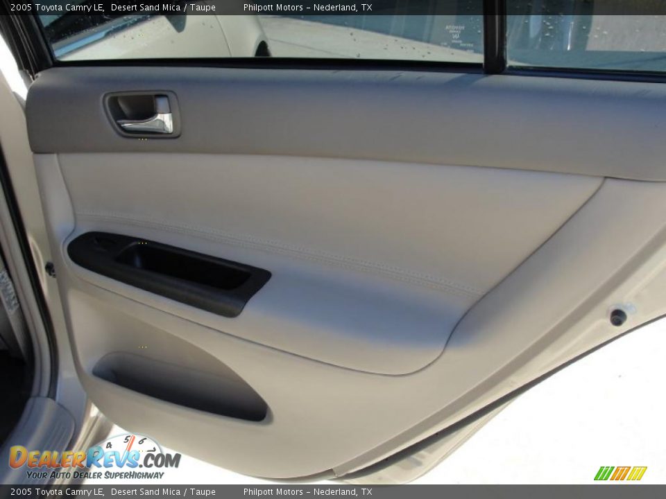 2005 Toyota Camry LE Desert Sand Mica / Taupe Photo #25