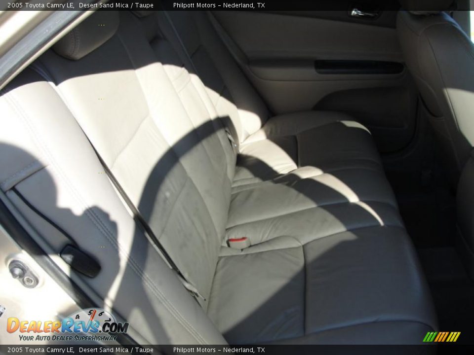 2005 Toyota Camry LE Desert Sand Mica / Taupe Photo #26