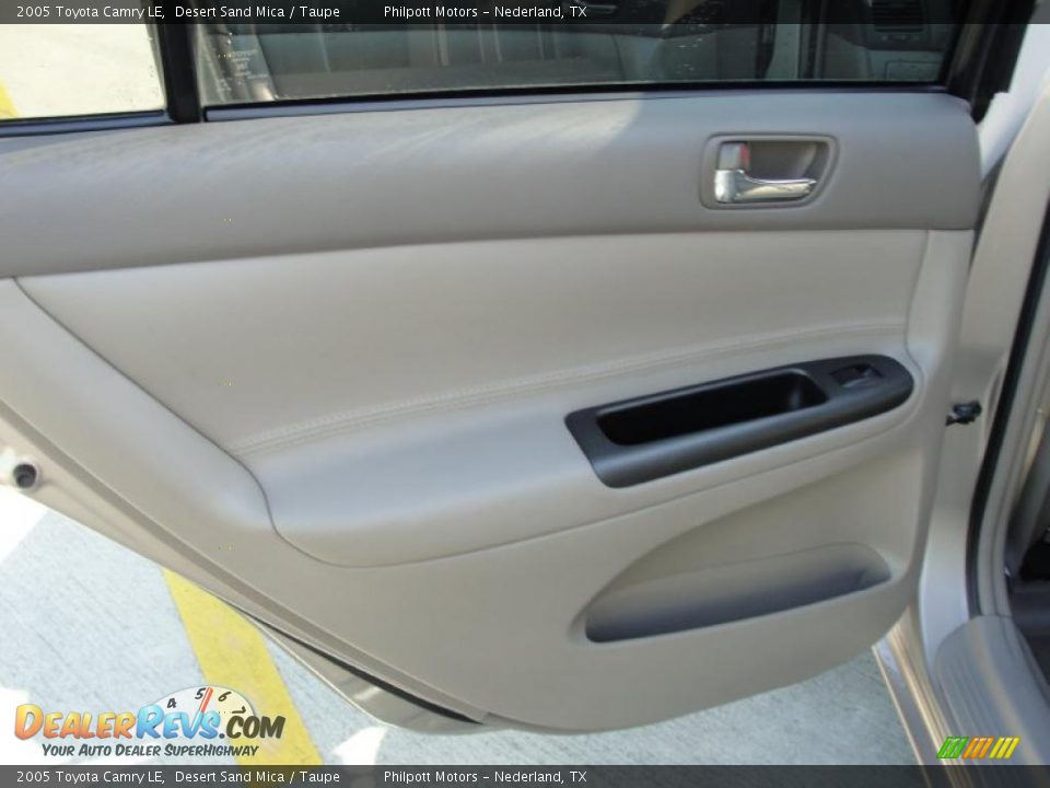 2005 Toyota Camry LE Desert Sand Mica / Taupe Photo #28