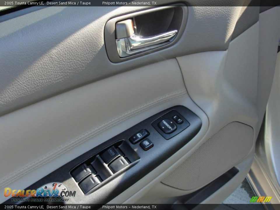 2005 Toyota Camry LE Desert Sand Mica / Taupe Photo #31