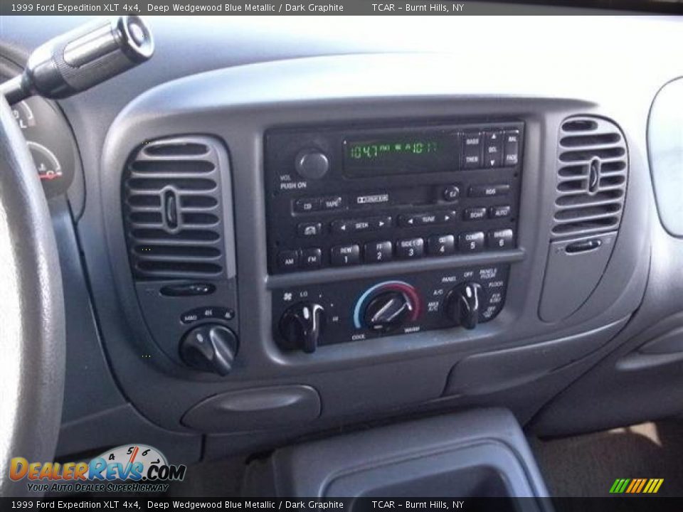 Controls of 1999 Ford Expedition XLT 4x4 Photo #9