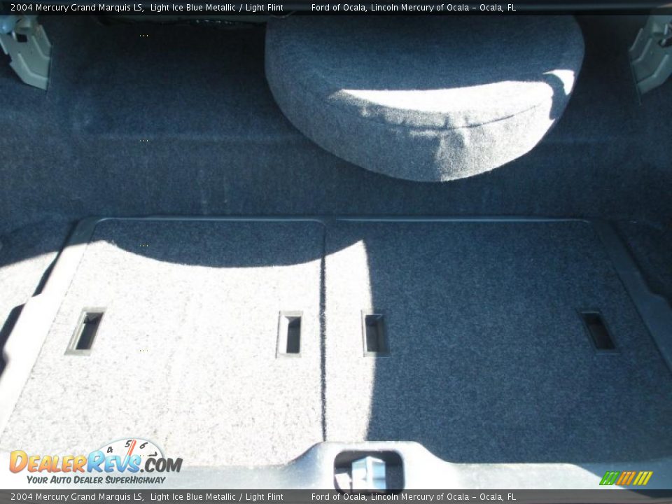 2004 Mercury Grand Marquis LS Trunk Photo #22