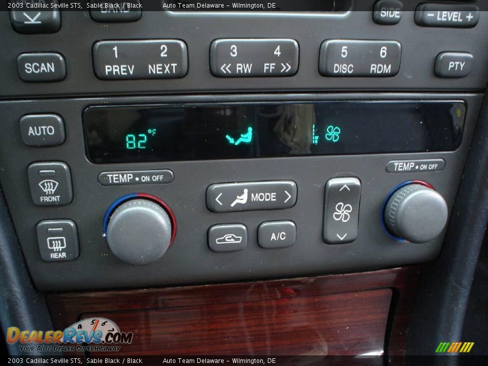 Controls of 2003 Cadillac Seville STS Photo #23