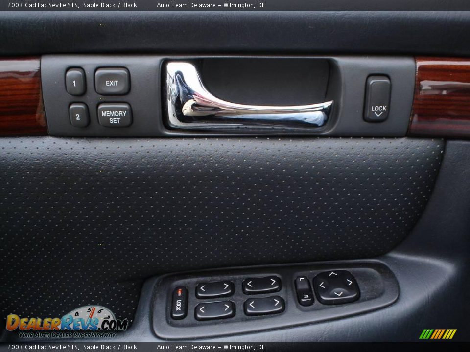 Controls of 2003 Cadillac Seville STS Photo #26