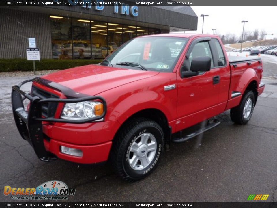 Front 3/4 View of 2005 Ford F150 STX Regular Cab 4x4 Photo #8