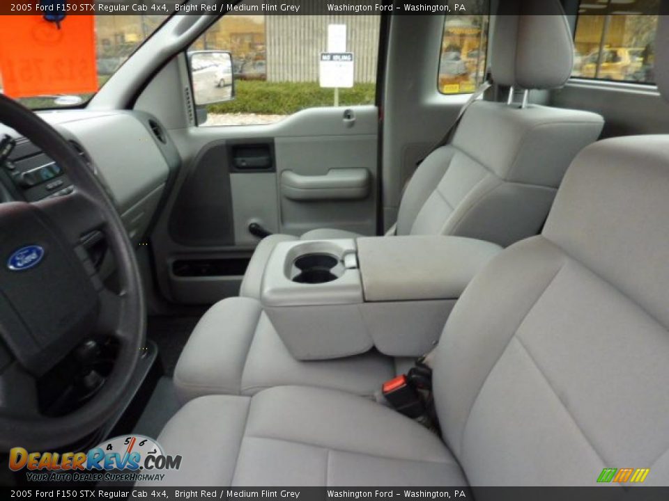 Medium Flint Grey Interior - 2005 Ford F150 STX Regular Cab 4x4 Photo #10