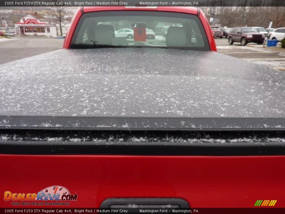 2005 Ford F150 STX Regular Cab 4x4 Bright Red / Medium Flint Grey Photo #14