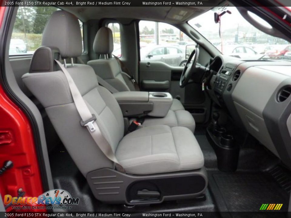 Medium Flint Grey Interior - 2005 Ford F150 STX Regular Cab 4x4 Photo #15