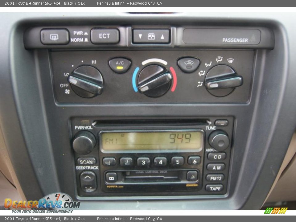 Controls of 2001 Toyota 4Runner SR5 4x4 Photo #16